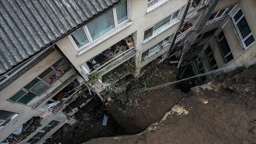 Bursa’da meydana gelen heyelan nedeniyle bazı evler boşaltılıyor