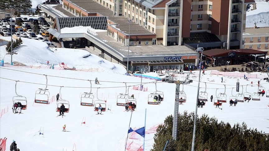 Palandöken’deki turizmciler salgına rağmen kış turizmi sezonundan memnun