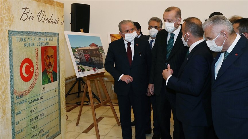 Cumhurbaşkanı Erdoğan ve TBMM Başkanı Şentop Mehmet Akif Ersoy Sergisi’ni gezdi