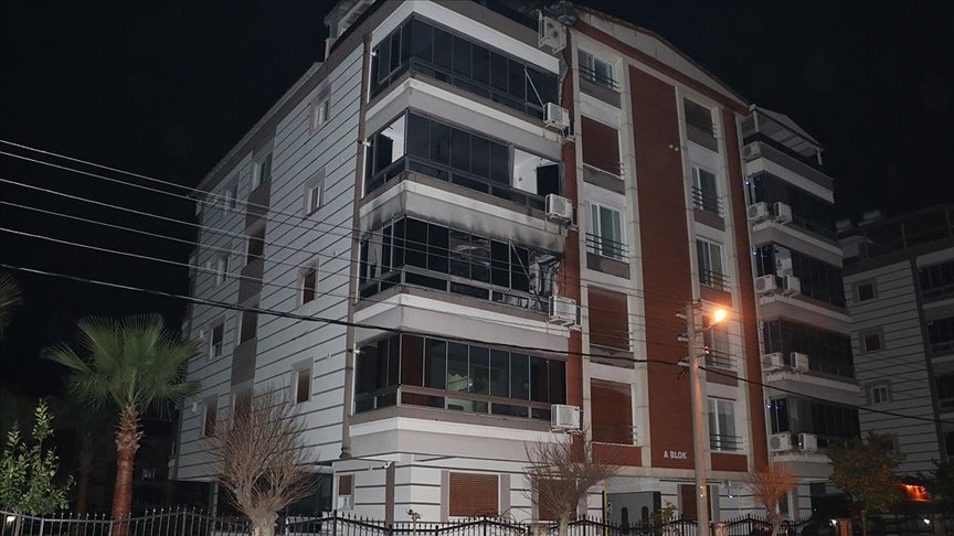 Torbalı Belediye Başkanı Uygur ve ailesi yaşadıkları apartmanda çıkan yangında dumandan etkilendi