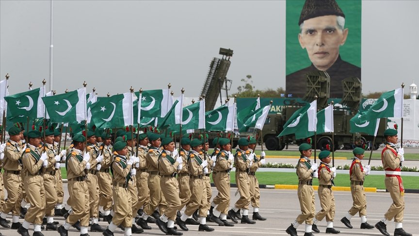 İslamabad’da Pakistan Milli Günü dolayısıyla askeri geçit töreni düzenlendi