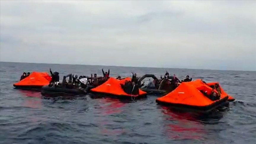 Türk kara sularına itilen 158 sığınmacı sahil güvenlik ekipleri tarafından kurtarıldı