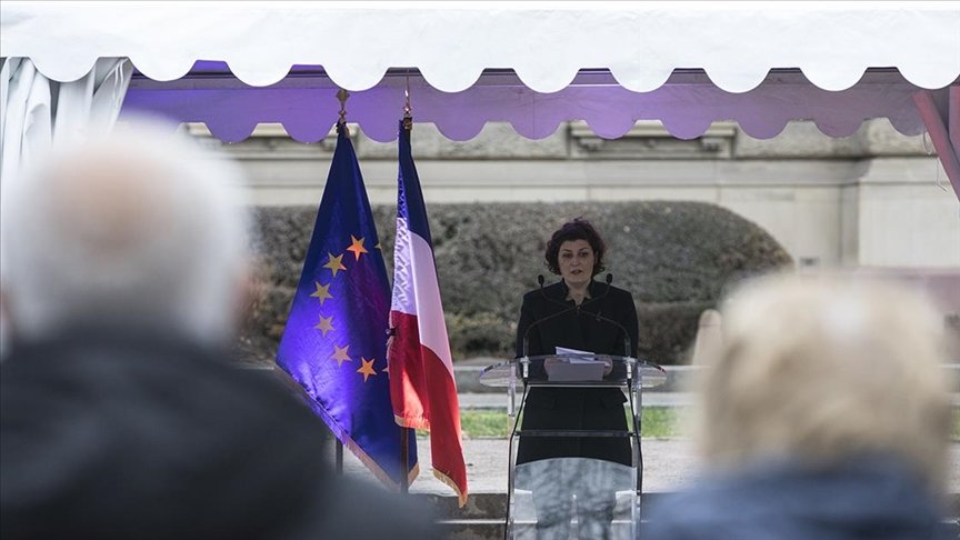 Fransa’da Strasbourg Belediye Başkanı, Eyüp Sultan Camisi’nin inşası için yapılan para yardımını savundu