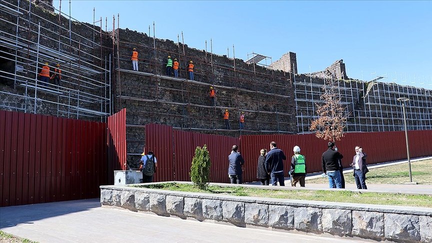 Diyarbakır Surları’ndaki 13 burçta daha restorasyon çalışması başlatıldı