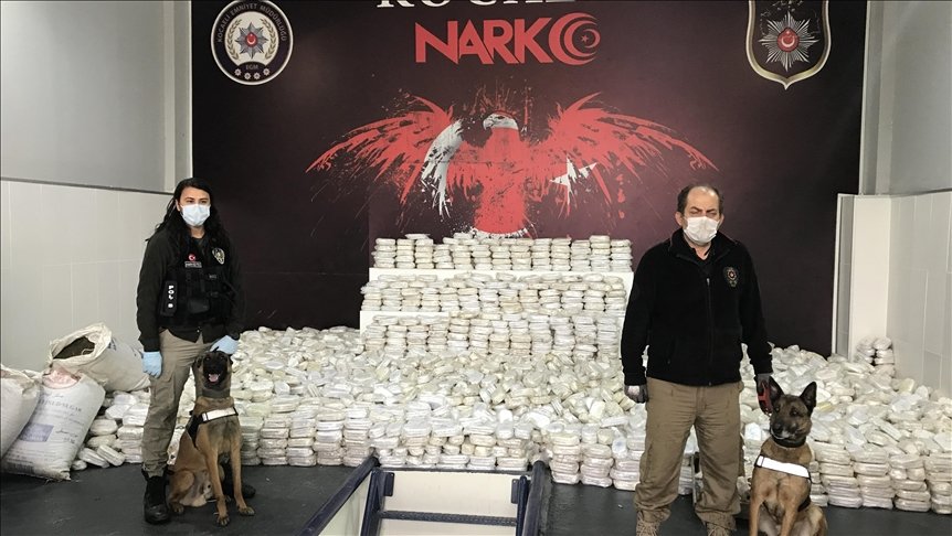 Kocaeli’de yük gemisinde 3 ton 860 kilogram esrar ele geçirildi