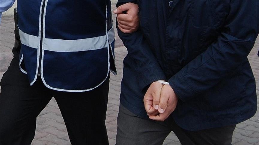FETÖ üyeliğinden aranan emekli emniyet müdürü Esenboğa Havalimanı’nda yakalandı