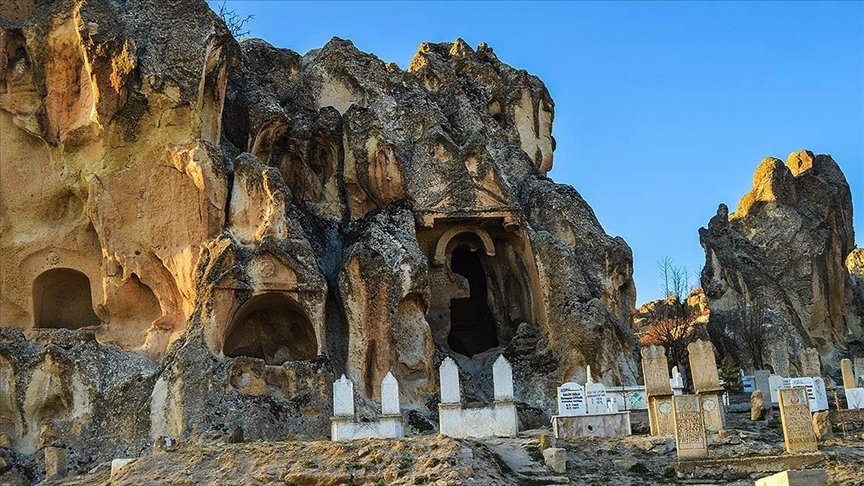 ‘Frigya’nın kalbi’ Ayazini köyündeki mağaralar turistleri cezbediyor