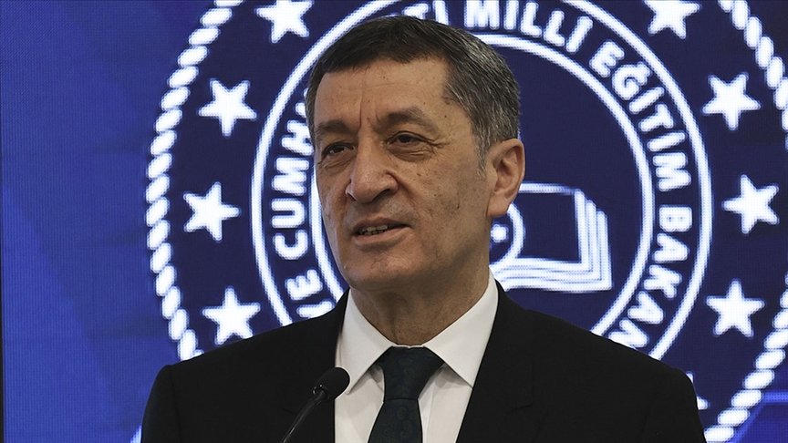 Bakan Ziya Selçuk: Liselilerin salgında gösterdiği gayret, eleştiri ve anlayışa saygı duyuyorum