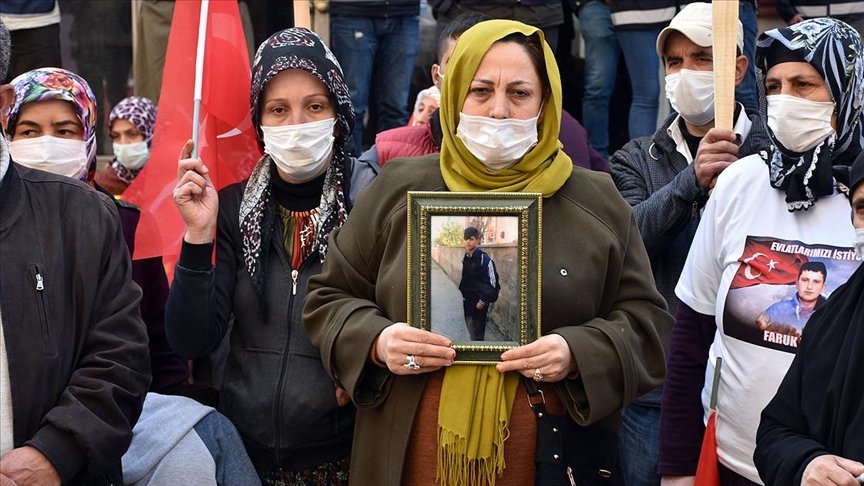 Diyarbakır’daki evlat nöbetine bir anne daha katıldı
