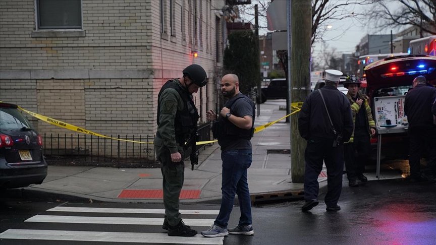 ABD’nin Atlanta şehrinde üzerindeki 5 silahla markete giren kişi korkuya neden oldu