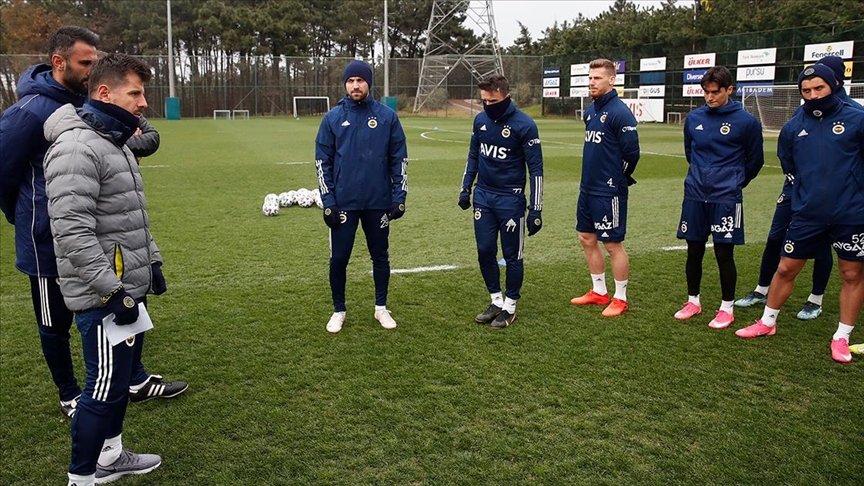 Emre Belözoğlu Fenerbahçe’nin başında ilk idmanına çıktı