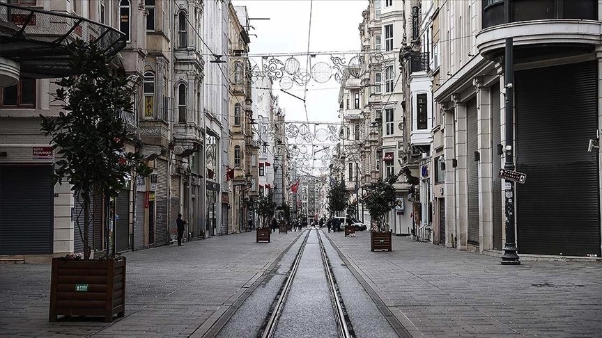 Türkiye genelinde hafta sonu uygulanan sokağa çıkma kısıtlaması sona erdi