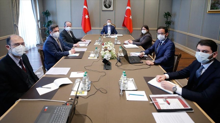 Cumhurbaşkanı Yardımcısı Oktay, yerli aşı üretim projelerinde rol alan ilaç sektörü yöneticileriyle görüştü