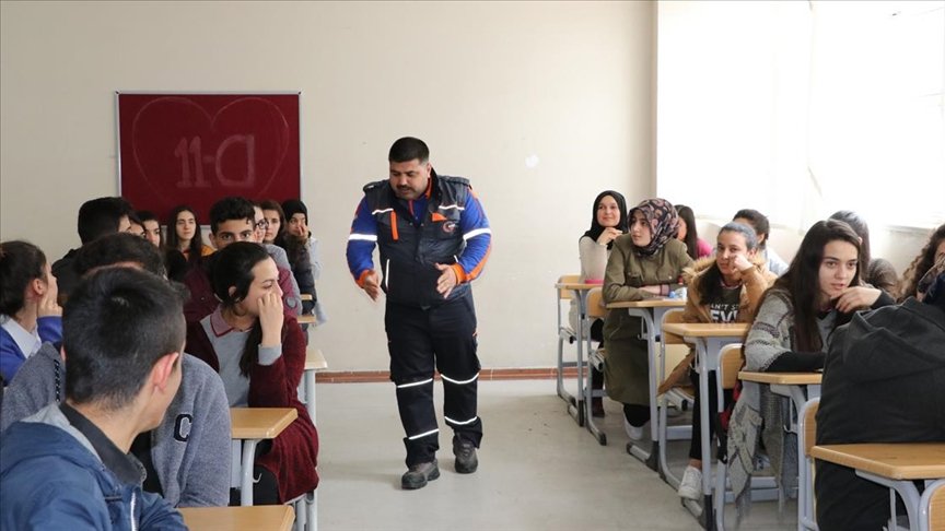 MEB afet ve acil durumlara karşı öğretmenlerden oluşan ‘AKUB’ ekipleri kuruyor