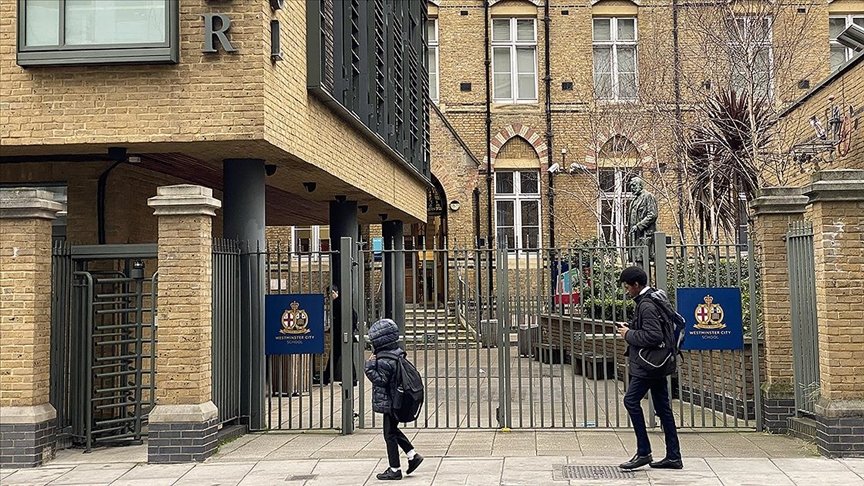 İngiltere’de ilkokullarda yüz yüze eğitim yeniden başladı