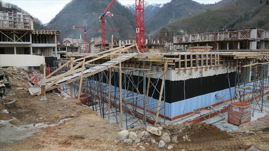 Selde zarar gören Doğankent’te yeni yapılar yükseliyor
