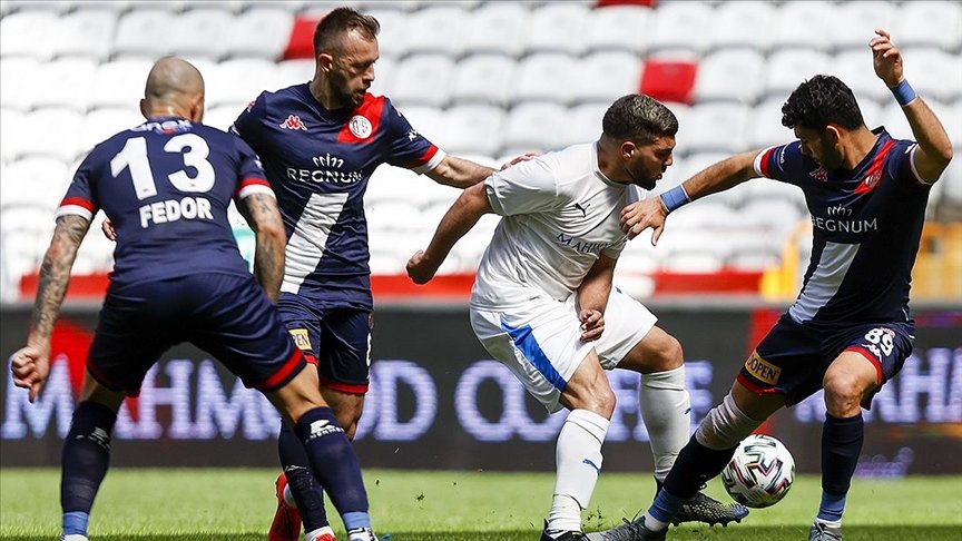 Antalyaspor 3 puanı 3 golle aldı