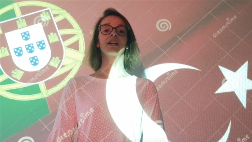 Portekiz’deki Lizbon Üniversitesinde öğrenciler, İstiklal Marşı’nın kabulünün 100. yılında milli marşı okudu