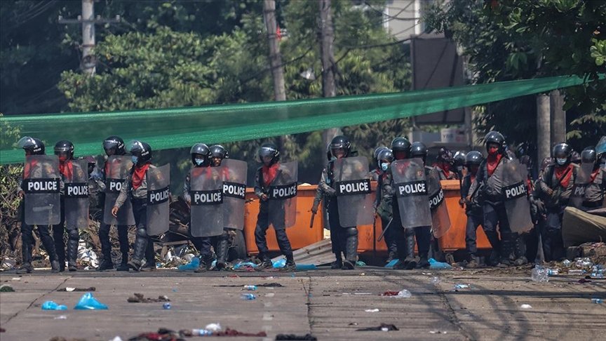 Hindistan’a sığınan Myanmarlı polisler, göstericileri öldürmeye zorlanacakları için kaçtıklarını söyledi