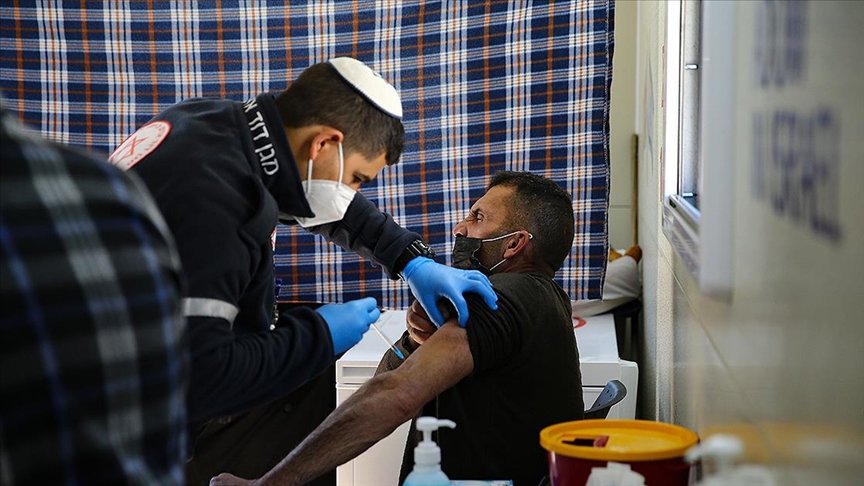 İsrail’de Kovid-19’u atlatanlar da aşılanacak