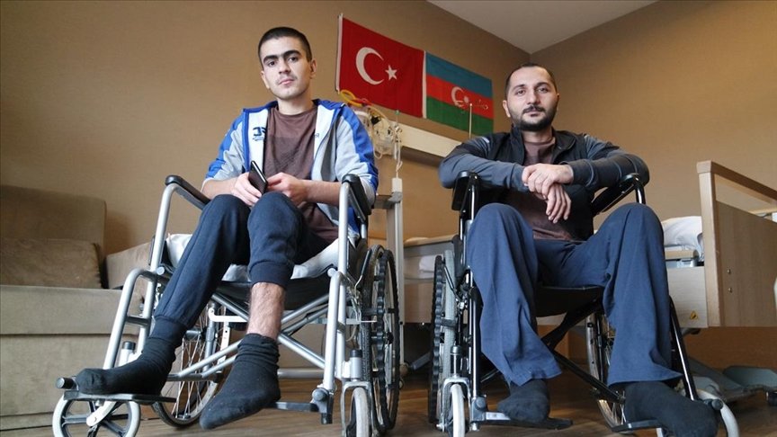 Ermeni saldırılarında yaralanan Azerbaycanlı iki gazi ayağa kalkabilmek için Bursa’da tedavi görüyor