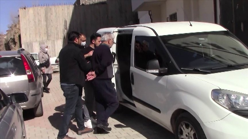 Yozgat’ta FETÖ firarisi hükümlü yatak odasındaki gizli bölmede yakalandı