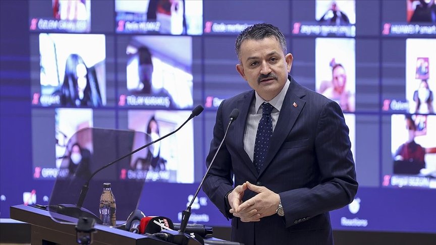 Bakan Pakdemirli:  Tarımın ‘gizli mimarları’ olan kadınlarımızı gündemin ilk sıralarına almalıyız
