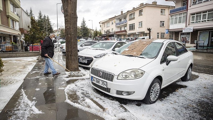 Başkentte dolu ve sağanak etkili oldu