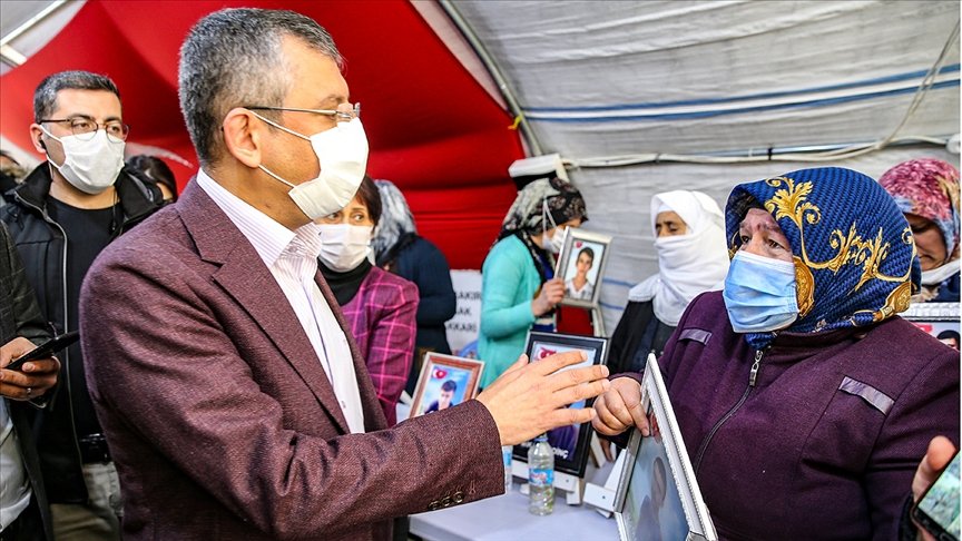 Evlat nöbeti tutan ailelerden kendilerini ziyaret eden CHP’li heyete ‘HDP’den desteğinizi çekin’ çağrısı