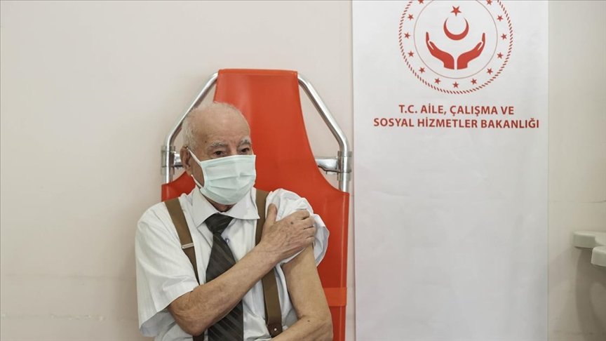 Aile, Çalışma ve Sosyal Hizmetler Bakanlığının Kovid-19’la mücadelesi dünyaya örnek oldu