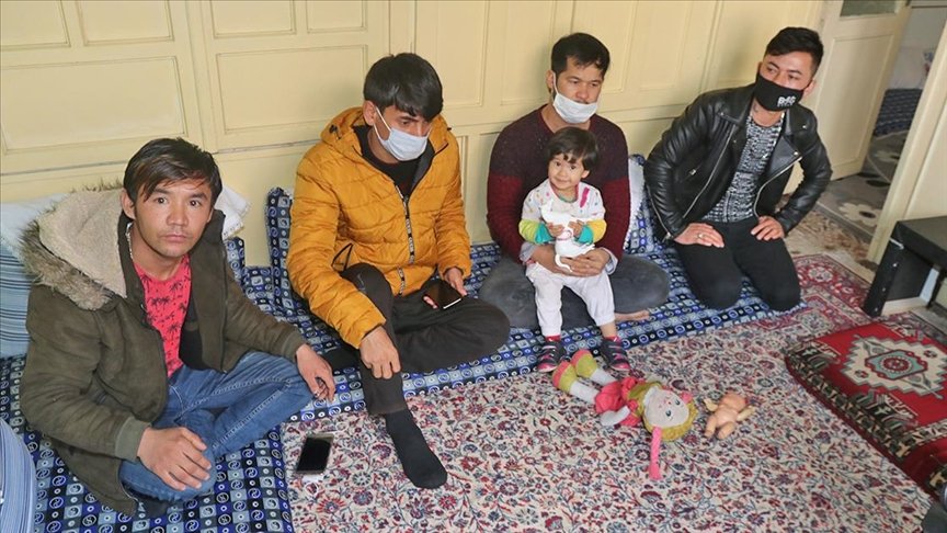 Yunanistan’ın zorla bota bindirip Türkiye’ye geri ittiği Afganlar korku dolu günü anlattı