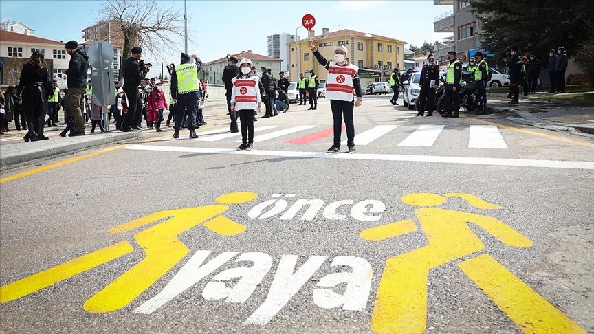 Ülke genelinde ‘Yaya Önceliği Kırmızı Çizgimizdir’ etkinliği düzenlendi