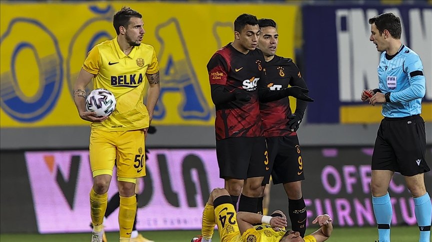 PFDK, Galatasaraylı futbolcu Mustafa Muhammed’e 1 maç men cezası verdi
