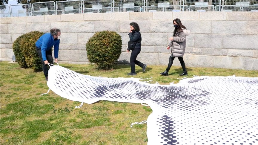 Atatürk’ün Conkbayırı’ndaki fotoğrafını 111 metrekareye nokta nokta işlediler