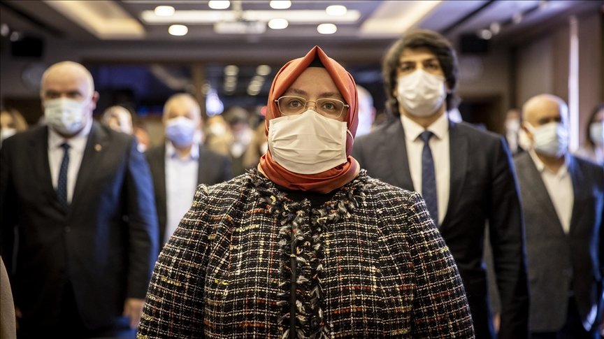 Bakan Zehra Zümrüt Selçuk: Sözüm ona kadın hakları savunucuları yereldeki haksızlık ve tacizlere ses çıkarmıyor