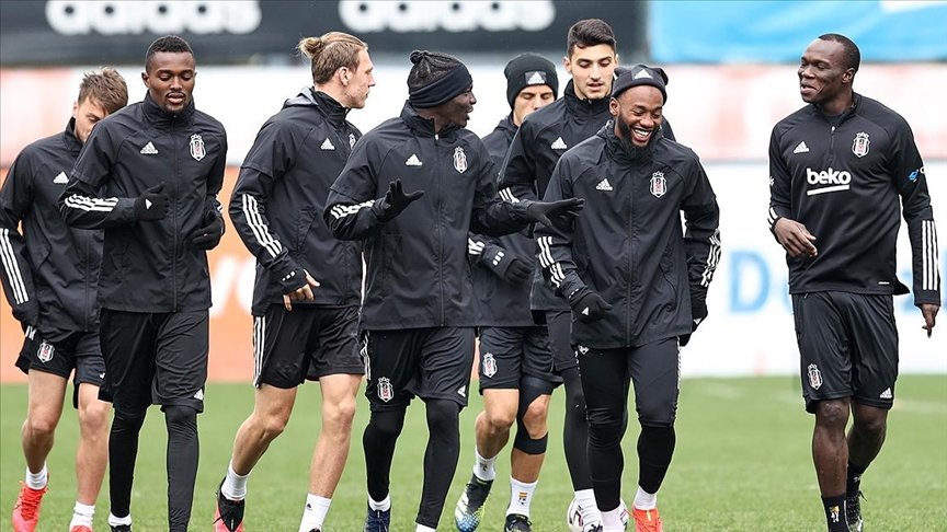 Beşiktaş’ta Fenerbahçe derbisi kamp kadrosu açıklandı