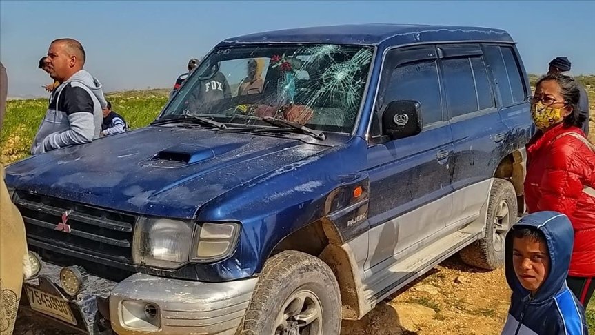 Filistinli anne ile babayı çocuklarının gözü önünde yaralayan Yahudi yerleşimcilerin saldırısı kameraya yansıdı