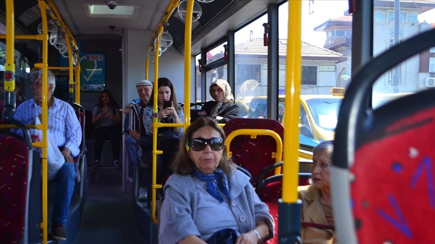İstanbul’da 65 yaş üzeri vatandaşlar ile 20 yaş altı gençler ve çocuklar toplu ulaşım araçlarını kullanabilecek