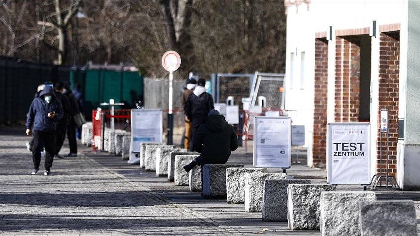 Almanya’da Kovid-19 kaynaklı ölümler 75 bin sınırına ulaştı