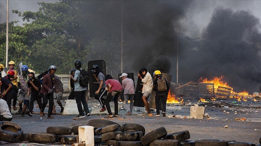 Myanmar’da bugünkü protestolarda en az 16 kişi öldürüldü