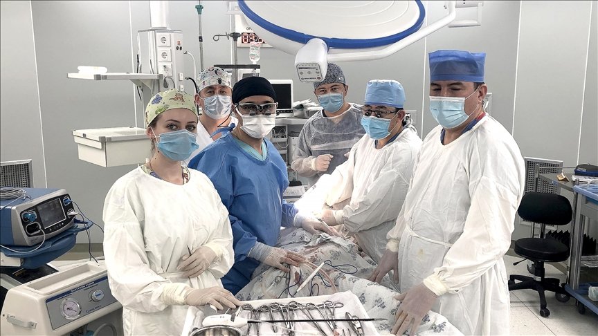 Türk cerrah, özel davetle gittiği Özbekistan’da 11 çocuğu ameliyat etti