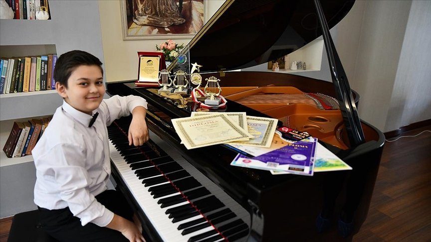 12 yaşındaki Gaziantepli piyanist Kaan’ın gözü Londra’da