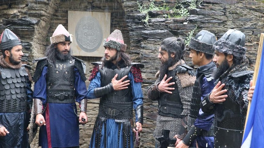 Pakistanlı gençler ‘Diriliş Ertuğrul’ sevgisini sete taşıdı