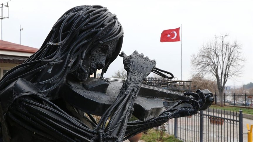 Gaziantep’te atık malzemelerden yapılan sanat eserleri kent estetiğine katkı sunuyor
