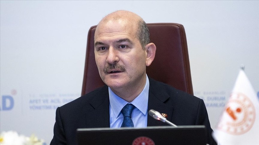 Soylu, Batman’da kaza yapan öğrenci servisinin 16 kişilik kapasitesine rağmen 26 kişi  taşıdığını bildirdi