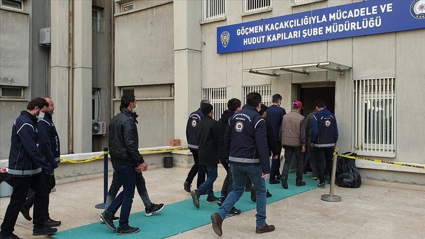 Ankara’da polisin düzenlediği 4 ayrı operasyonda 48 düzensiz göçmen yakalandı
