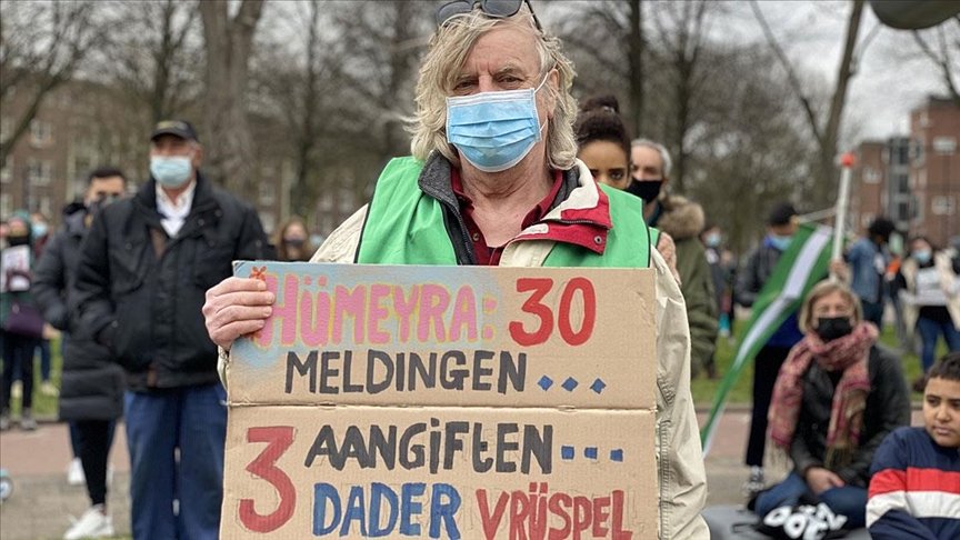 Hollanda’da polisin öldürülen Türk genciyle ilgili ırkçı söylemleri protesto edildi
