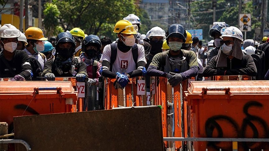 Myanmar’ın Yangon şehrinde güvenlik güçleri protestoculara yönelik kuşatmayı kaldırdı