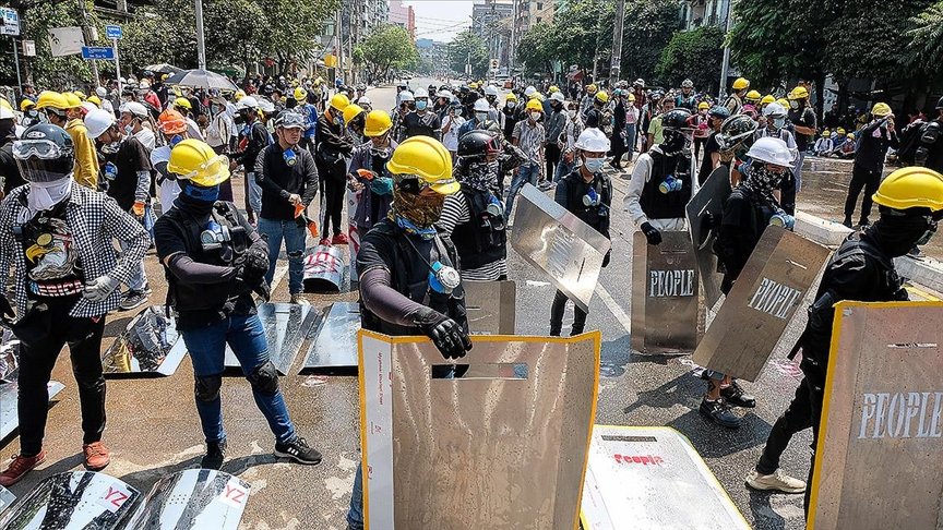 Myanmar’dan Hindistan’a sığınan polisler, ailelerinden endişe duyuyor