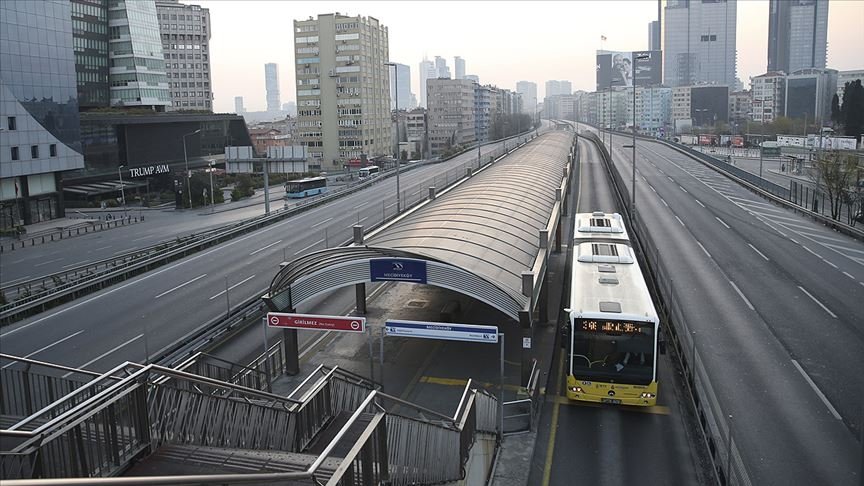 İstanbul’da sağlık çalışanlarının ücretsiz ulaşım ve park hakkı süresi uzatıldı
